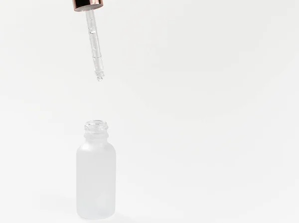 Witte Transparante Cosmetische Fles Pipet Met Druppel Olie Serum Vloeibare — Stockfoto