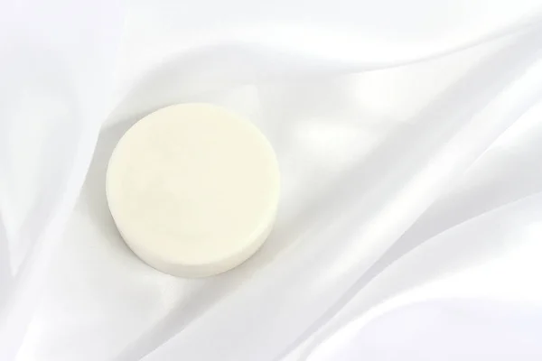 Λευκό Στερεό Σαπούνι Μπαρ Σαμπουάν Φόντο Μετάξι Καλλυντικά Μπάνιου — Φωτογραφία Αρχείου