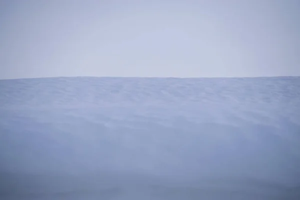 Falista Powierzchnia Śniegu Horyzontu — Zdjęcie stockowe