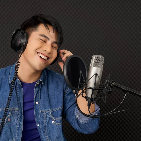 Músico Produciendo Música Estudio Grabación Profesional Joven Asiático Hombre Con — Foto de Stock