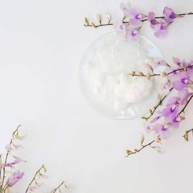 Cetyl esters kimyasal saat camına ağda yapıyor. Kozmetik ve Tuvalet malzemeleri için kimyasal malzeme. Üst Görünüm