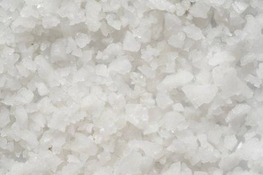 Gevrek tuzun mineral içeriği vardır, onlara tuzlu bir tat verir. Çoğu ince, düzleştirilmiş kristaller şeklinde. Gıda malzemesi arka planı