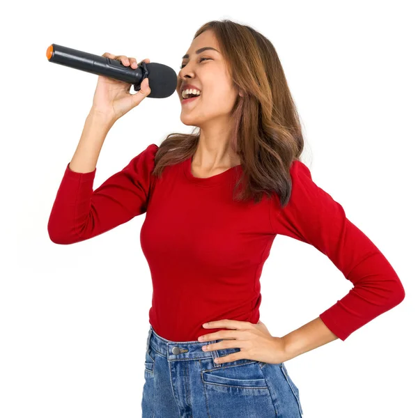Joven Asiática Mujer Rojo Manga Larga Camiseta Cantando Con Micrófono — Foto de Stock