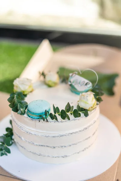 Een Heerlijke Zoete Cake Wit Lang Macarons Minimalistisch Decor Van — Stockfoto