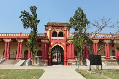 Giriş kapısı. Navlakha Sarayı 1884-1929 yılları arasında inşa edildi. Rajnagar, Bihar, Hindistan