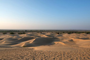 Khuri 'deki ünlü kum tepeleri Hindistan' ın Rajasthan kentindeki Jaisalmer 'in yaklaşık 50 km güneybatısında bulunan küçük bir köydür.