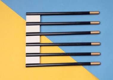 Kalemler bir bayrak şeklinde düzenlensin