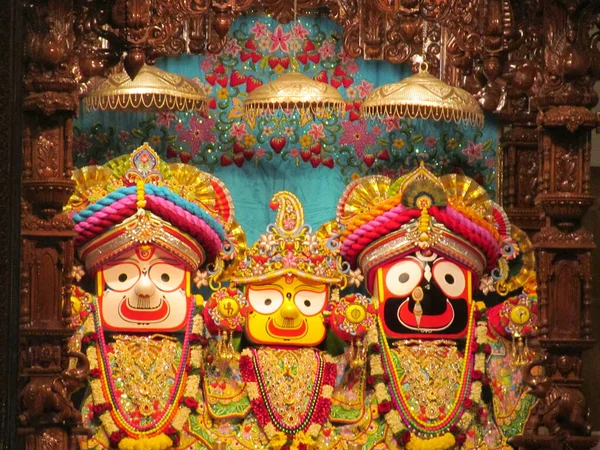 印度马哈拉施特拉邦Iskcon Pune的Jagannath Baldev勋爵和Subadhra Idols — 图库照片