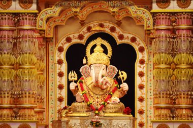 Dagdusheth Halwai Ganesha putu, Navasacha Ganpati, Pune, Maharashtra
