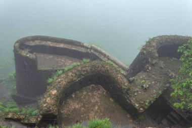Kalenin giriş kapısı, Tikona Kalesi, Pune, Maharashtra, Hindistan.