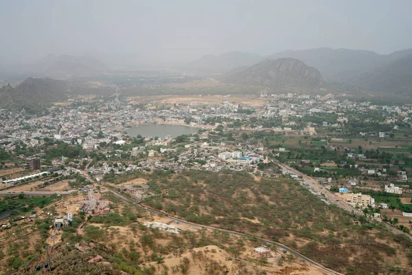 Madártávlati Kilátás Pushkar Városára Pushkar Tóra Savitri Mata Templomból Rajasthan — Stock Fotó