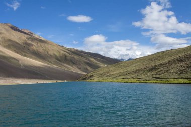 Chandra Taal veya Chandra Tal Gölü, Spiti, Himachal Pradesh, Hindistan