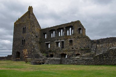 Munzenberg Şatosu, Almanya 'da Hessen eyaletinde yer alan bir şehirdir. 12. yüzyıldan kalma. Almanya 'nın en iyi korunmuş kalelerinden biridir.