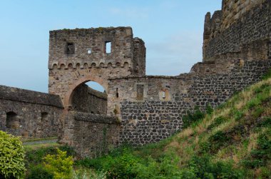 Munzenberg Şatosu, Almanya 'da Hessen eyaletinde yer alan bir şehirdir. 12. yüzyıldan kalma. Almanya 'nın en iyi korunmuş kalelerinden biridir.