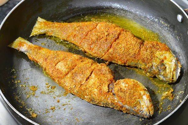 Tasty Fried Fish Pieces Frying Pan — Stock Photo, Image