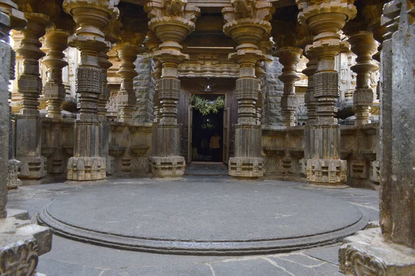 Interieur Uitzicht Swarg Mandapa Met Gebeeldhouwde Pilaren Van Kopeshwar Tempel — Stockfoto