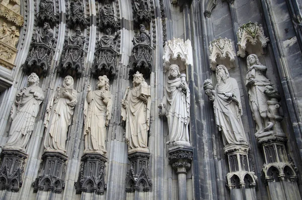 Szczegóły Kamiennych Figur Fasadzie Katedry Kolonia Nadrenia Północna Westfalia Niemcy — Zdjęcie stockowe