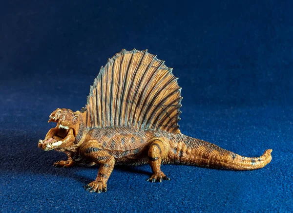 Modelo Dinosaurio Sobre Fondo Azul Oscuro — Foto de Stock