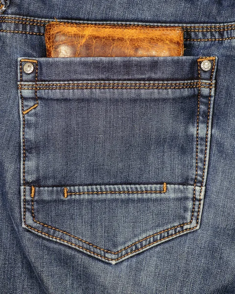 Die Brieftasche Lugt Aus Der Gesäßtasche Der Jeans — Stockfoto