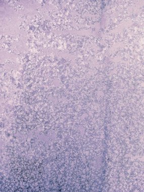 Pencere camında soğuk kış desenleri var. Yakın plan..