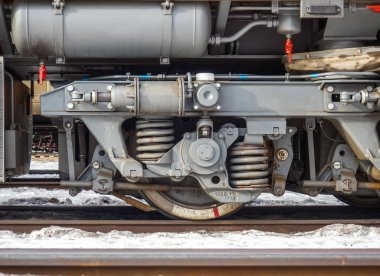 Küçük desel manevra lokomotifinden oluşan bir tren yolu. Yakın plan..