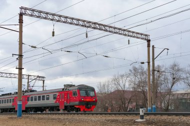 Trans-Sibirya demiryolunda banliyö rayları var..