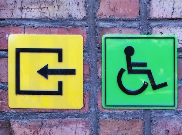 Disabled Sign Entrance Brick Wall Conceptual Image —  Fotos de Stock
