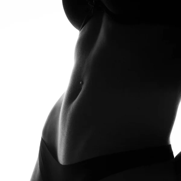 Zdjęcie Doskonałego Brzucha Samicy Kolczykiem — Zdjęcie stockowe
