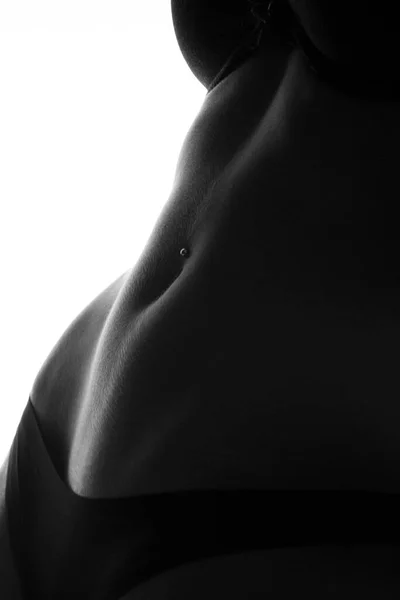 Foto Corte Barriga Feminina Perfeita Com Piercing — Fotografia de Stock