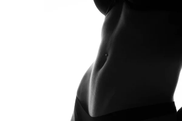 Schnappschuss Des Perfekten Weiblichen Bauches Mit Piercing — Stockfoto