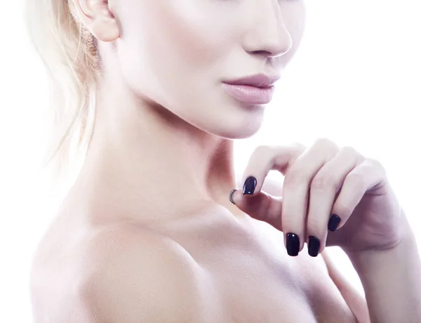 完璧な唇 唇の輪郭 充填剤 ボトックス プラスチック外科モデルの女性の顔 自然な化粧 健康的な肌 スキンケア美容コンセプト — ストック写真
