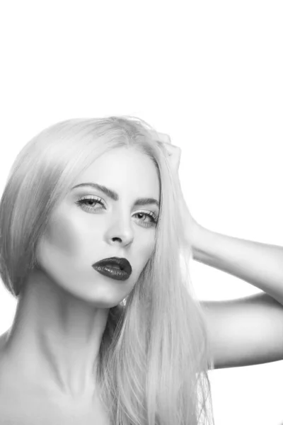 Akşam Makyajı Rujuyla Güzel Bir Kadının Yakın Plan Güzel Yüzü — Stok fotoğraf