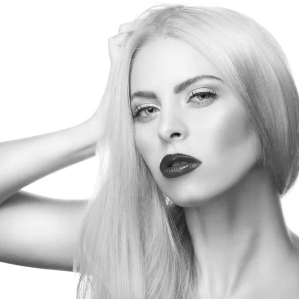 Närbild Skönhet Ansikte Vacker Ung Kvinna Med Kväll Ljus Makeup — Stockfoto