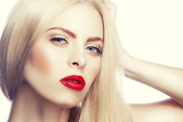 Närbild Skönhet Ansikte Vacker Ung Kvinna Med Kväll Ljus Makeup — Stockfoto