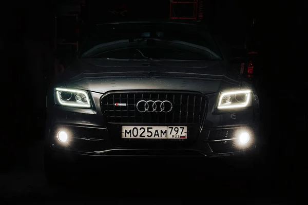 MOSCOW, Russia-AUGUST 31, 2020: Close-up of Audi Q5 S line Stock Picture