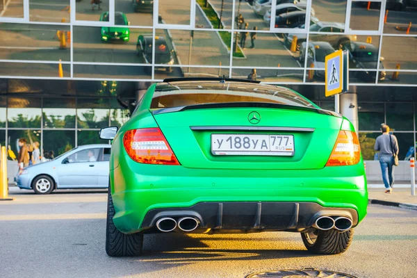 MOSCOW, RUSSIA-SEPTEMBER 09, 2017: Luxury Mercedes-Benz C-class Coupe AMG, in green matte film. — Stock Photo, Image