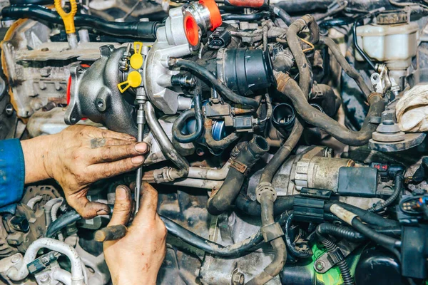 İçten yanmalı motorun tamiri. Yeni bir türbin kurulumu. 