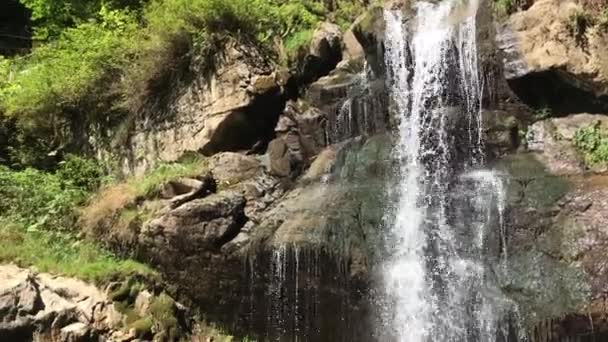 Cachoeira Rio Montanha Dia Ensolarado — Vídeo de Stock