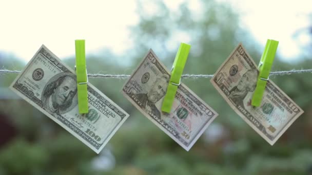 Çamaşır Ipinde Dolar Para Aklama Konsepti — Stok video