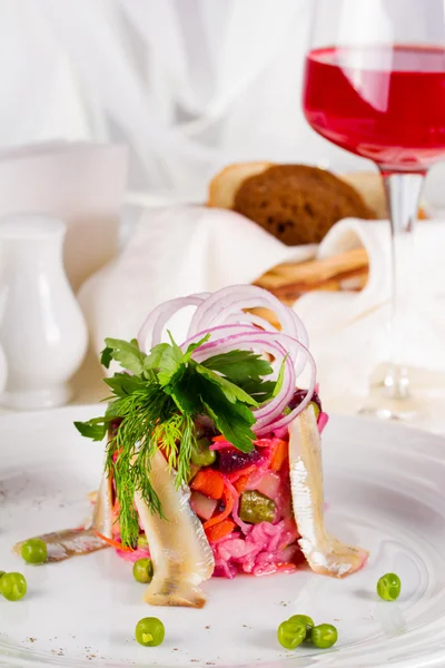 Salata sosu ile Baltık çaça — Stok fotoğraf