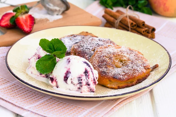 Dessert: apple rings dipped in batter and ice cream — Stock Photo, Image