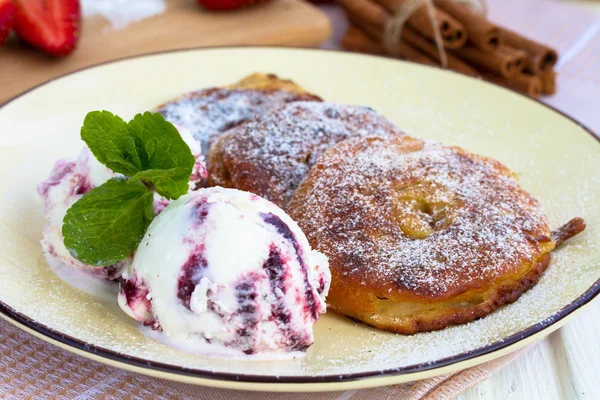 Very tasty dessert: apple rings in batter — Stock Photo, Image