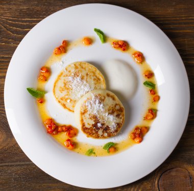 Ekşi kremalı peynirli kek.