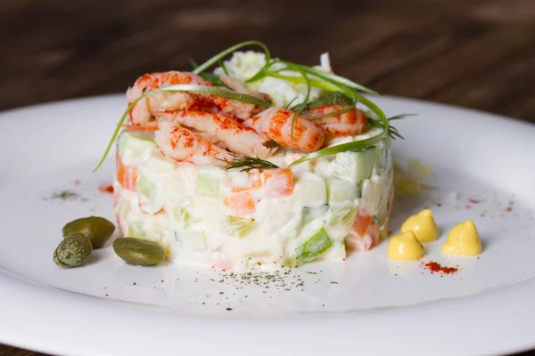 Karides ile Rus salatası