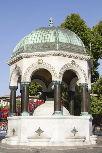 ISTANBUL - JULY 5: German Fountain, located in Sultanahmet Square on July 5, 2014 in Istanbul. — Stock Photo, Image