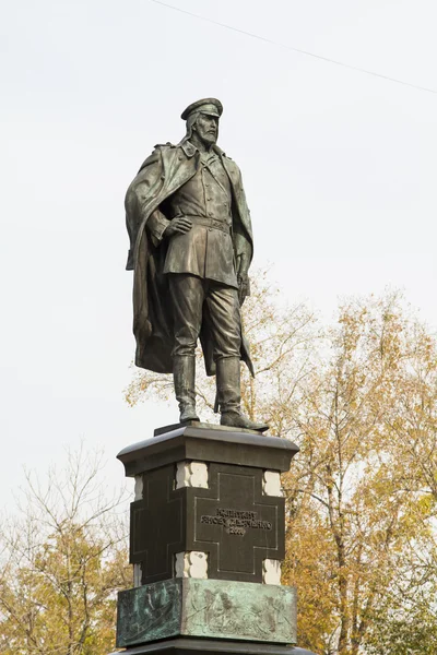 Monument au capitaine Jacob Dyachenko à propos de Intourist Hotel — Photo