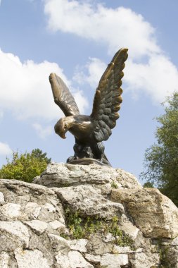 Pyatigorsk - bir yılan tutan kartal sembolü
