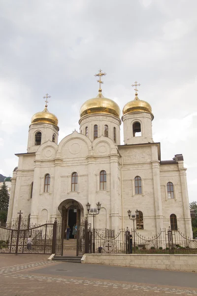Kurtarıcı Katedrali Pyatigorsk bulutlu havalarda — Stok fotoğraf