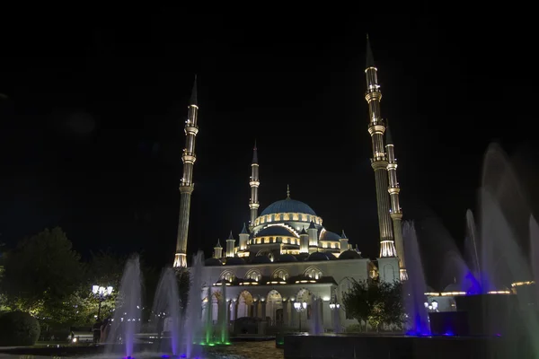 车臣共和国的主要清真寺-车臣共和国的心脏 — 图库照片
