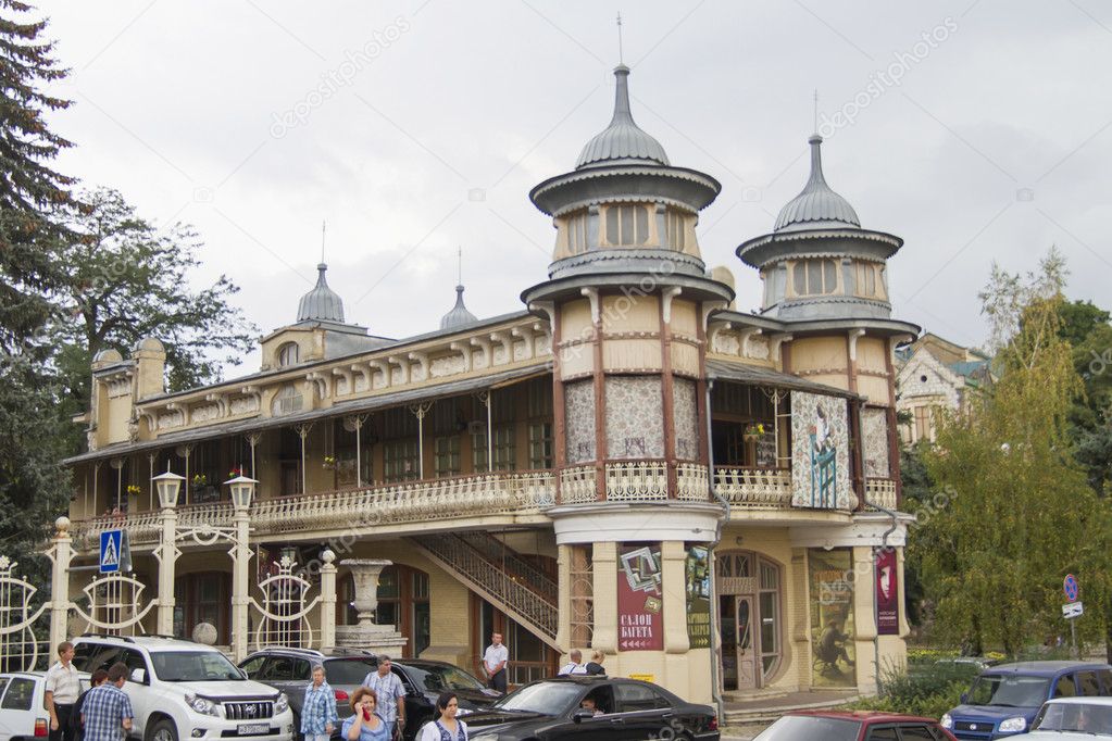 Conocido de películas soviéticas café "Jardín de flores" en 13 de